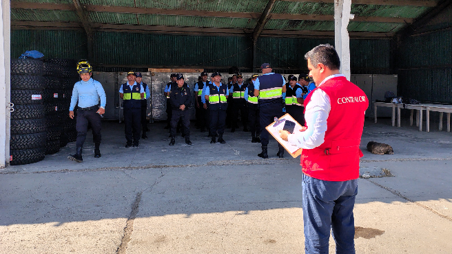 Lambayeque. – La Contraloría General de la República - CGR advirtió que serenos de la Municipalidad Provincial de Chiclayo (MPCh) conducen camionetas y motocicletas del servicio de seguridad ciudadana sin contar con licencia de conducir vigente o que está en situación de retenida. Esta situación adversa, además de ser una infracción a la normativa de tránsito, representa un riesgo económico y legal para la comuna, que podría afrontar sanciones o responsabilidades en caso de accidentes.