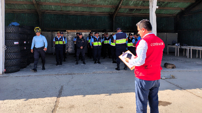 Lambayeque. – La Contraloría General de la República - CGR advirtió que serenos de la Municipalidad Provincial de Chiclayo (MPCh) conducen camionetas y motocicletas del servicio de seguridad ciudadana sin contar con licencia de conducir vigente o que está en situación de retenida. Esta situación adversa, además de ser una infracción a la normativa de tránsito, representa un riesgo económico y legal para la comuna, que podría afrontar sanciones o responsabilidades en caso de accidentes.