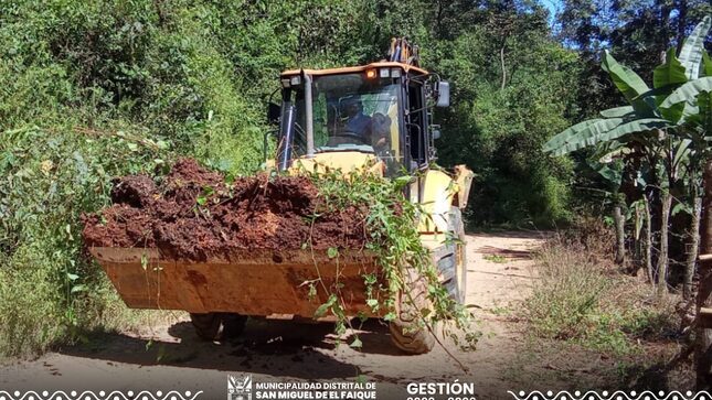 Trabajo de limpieza en los corrales el tambo.