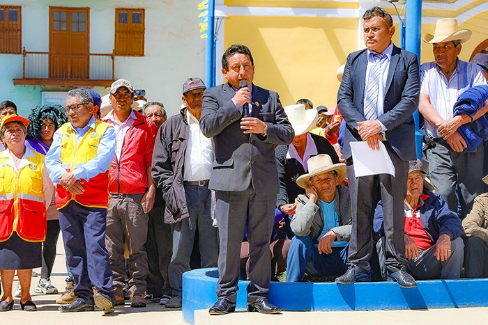 Alcalde se dirige a la población.