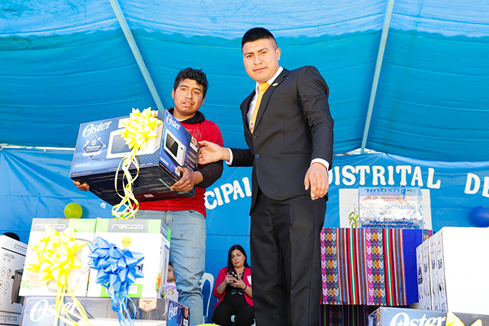 Entrega de un horno microndas