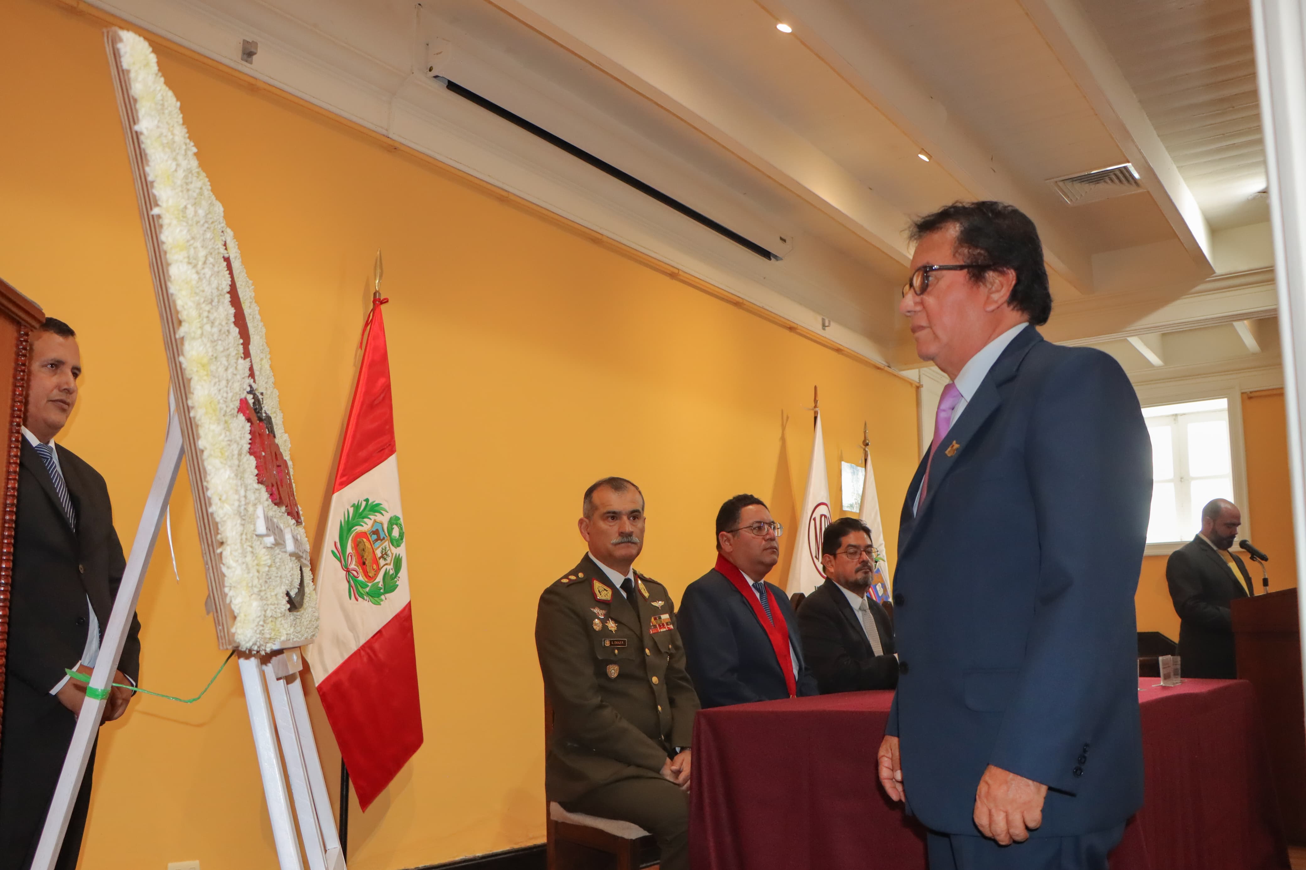 Honor y Gloria al Coronel Bolognesi
