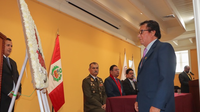 Honor y Gloria al Coronel Bolognesi