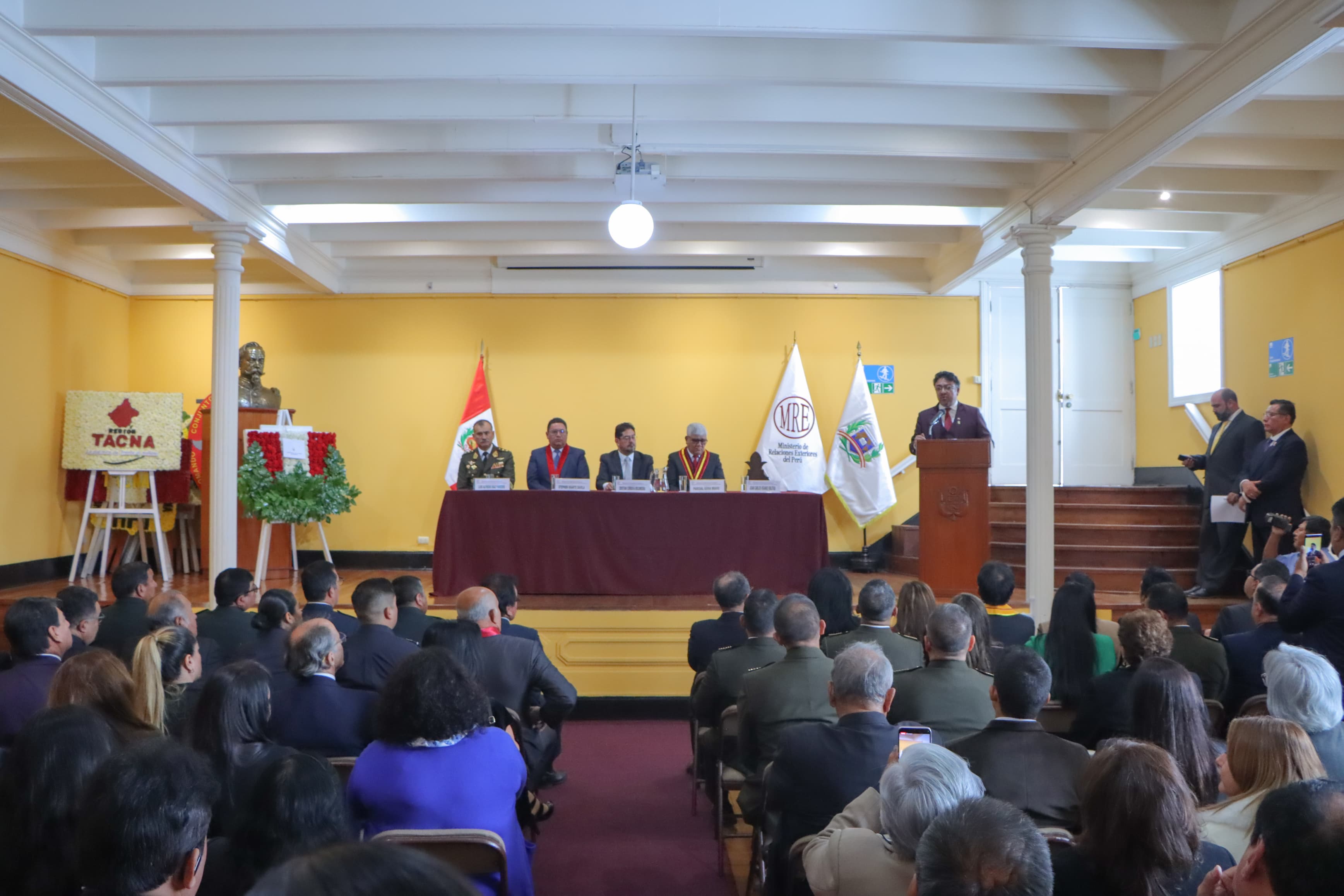 Honor y Gloria al Coronel Bolognesi