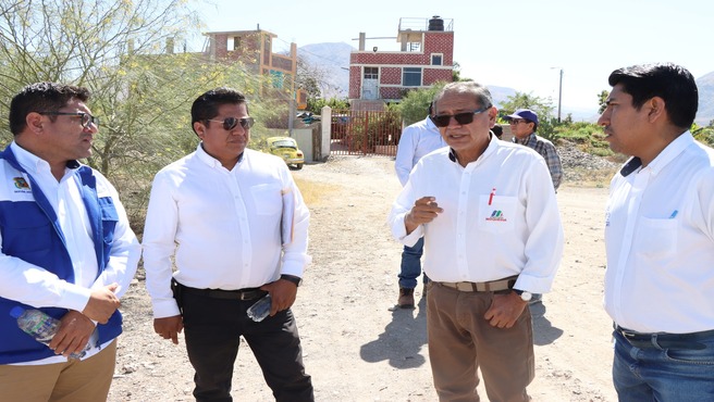 Autoridades reunidas en la supervisión de las instalaciones del aeropuerto Hernán Turcke Podestá