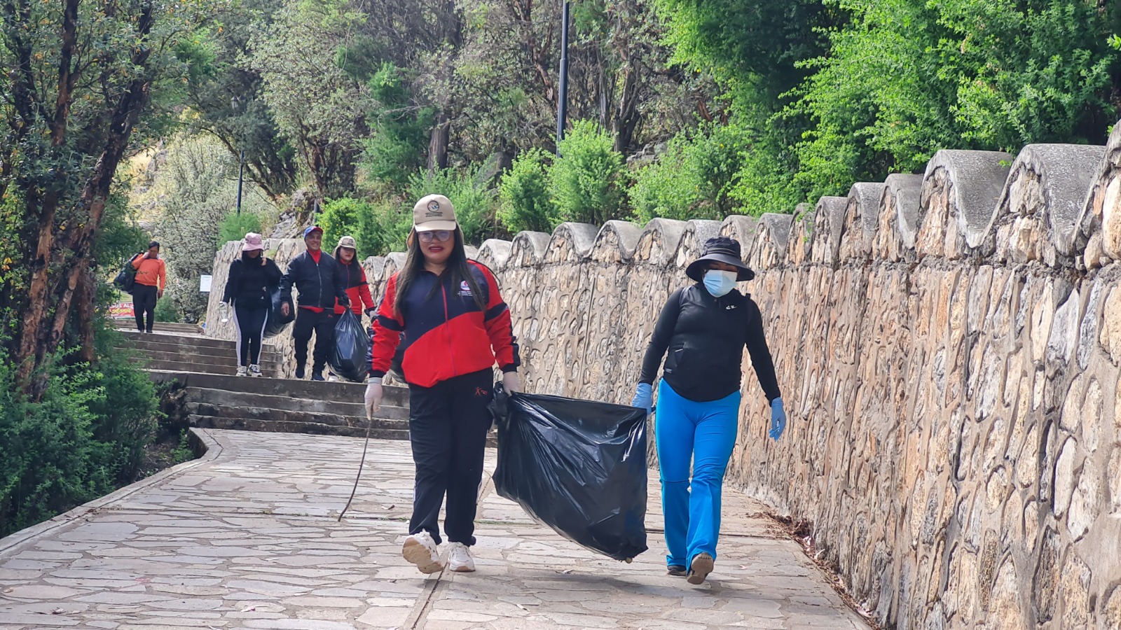 En el marco del Día Mundial del Medio Ambiente, el Gobierno Regional de Huancavelica, junto a diversas instituciones, realizó la Campaña de Limpieza Regional.