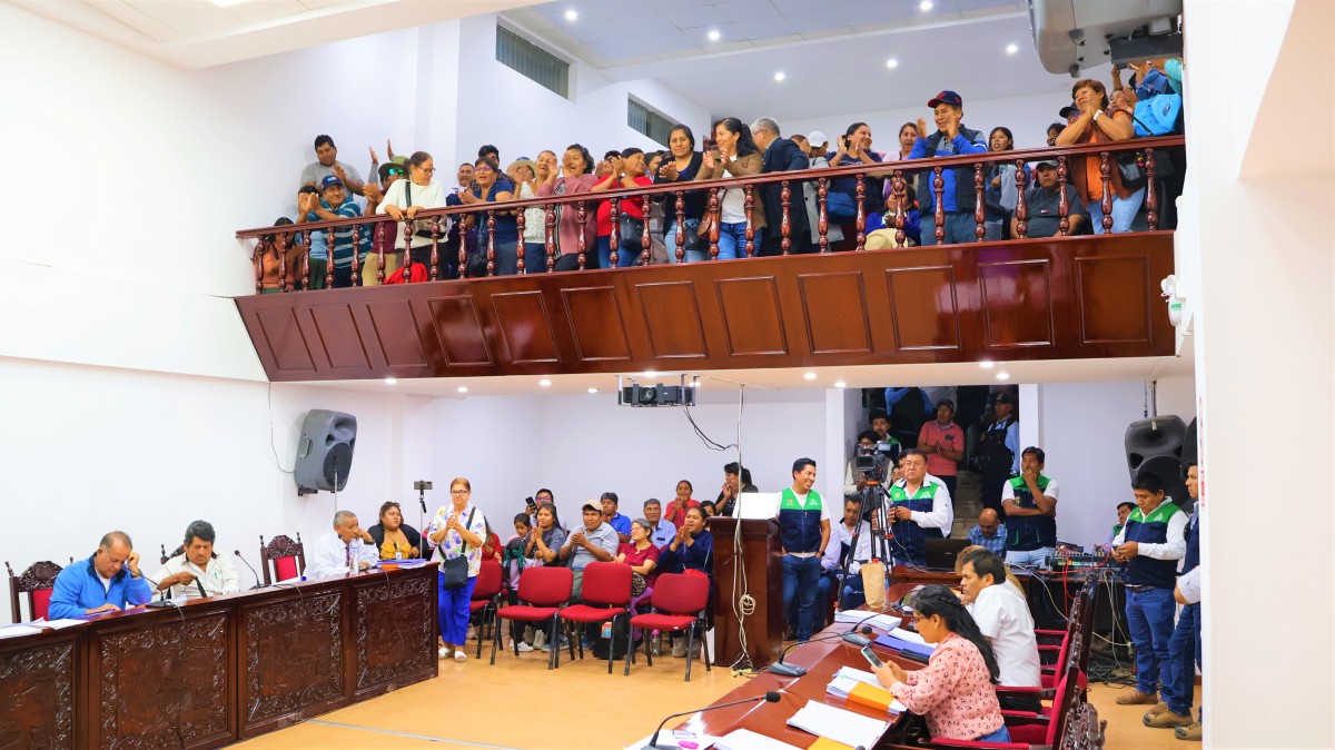 En sesión ordinaria realizada el miércoles 7 de mayo, el Pleno del Concejo Municipal de la Provincia de Mariscal Nieto aprobó por unanimidad el Reglamento de Adjudicación y Formalización de Predios con Fines de Vivienda, un importante instrumento normativo que establece los procedimientos y requisitos para que las familias puedan acceder a la formalización de sus lotes destinados a vivienda.