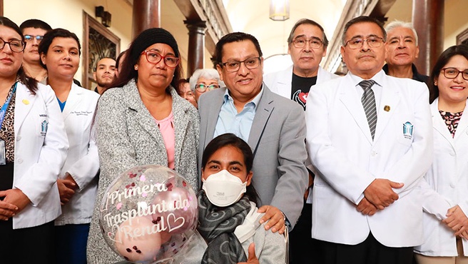 Minsa felicita dos hitos médicos históricos: primer trasplante renal de donante vivo y cirugía robótica n.º 207 en el Hospital Dos de Mayo
