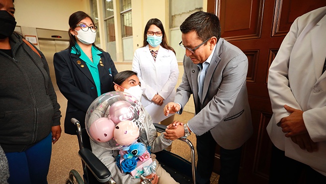 Minsa felicita dos hitos médicos históricos: primer trasplante renal de donante vivo y cirugía robótica n.º 207 en el Hospital Dos de Mayo