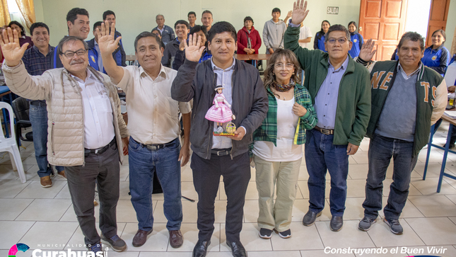 Facultad Administración de la Universidad Nacional  Micaela Bastidas Reconoce al Alcalde de Curahuasi