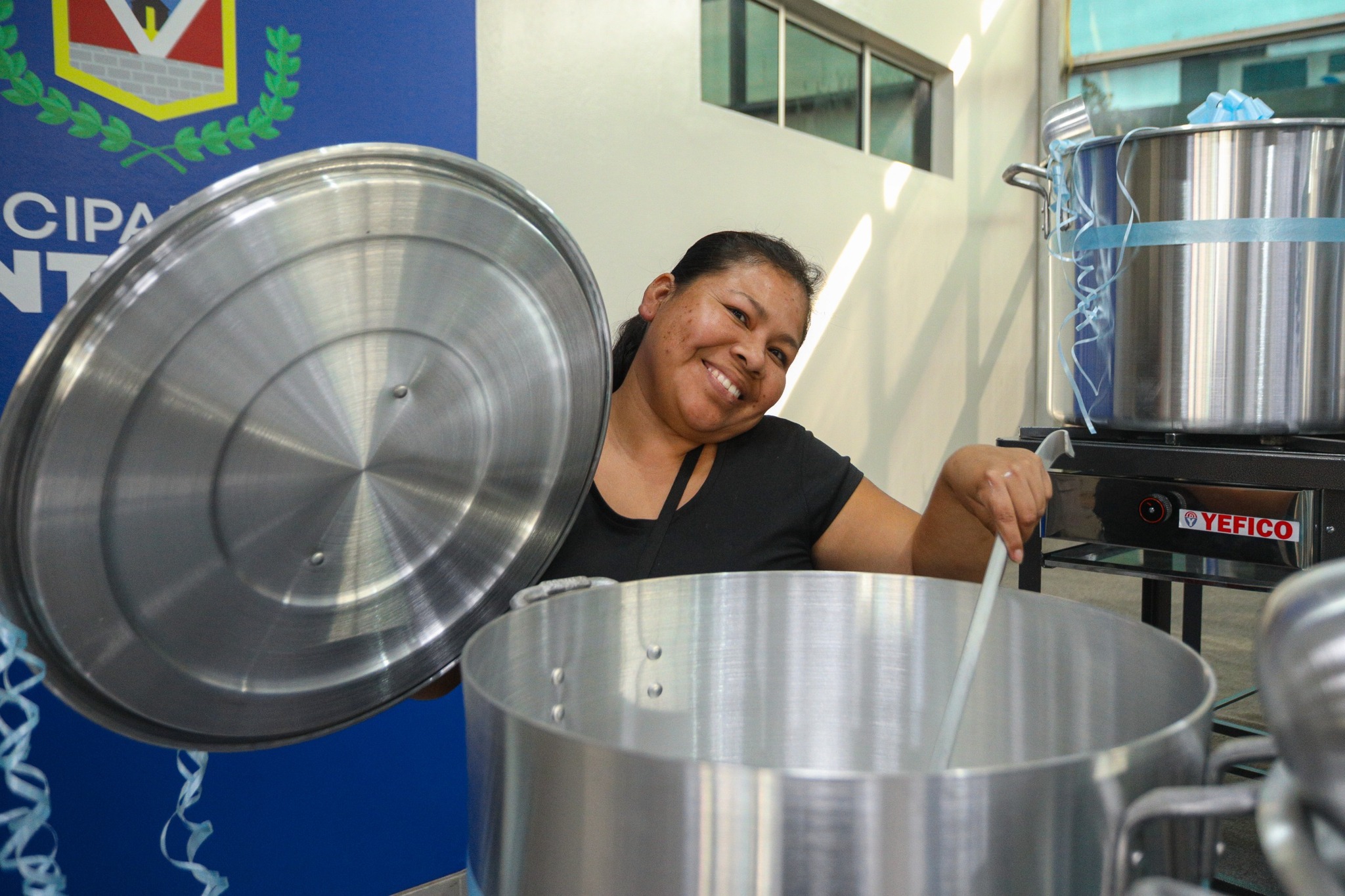 Apoyamos a 25 comités del Vaso de Leche con ollas, cocinas 🔥, cucharones 🥄 y balones de gas para mejorar la alimentación de niños , madres gestantes y lactantes 🍼. ¡Una gestión con rostro humano!