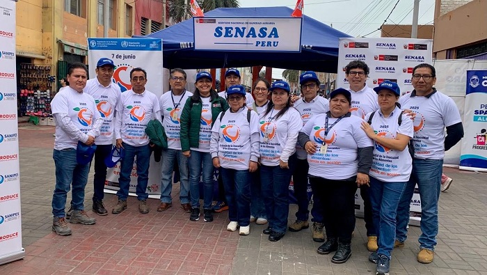 SENASA - Monitoreo ciudadano en supermercados descarta presencia de residuos de plaguicidas en fresas y pepinillos - Peru Inocuidad