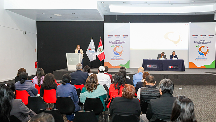 Autoridad sanitaria resaltó importancia de la ciencia para mantener alimentos inocuos y se comprometió a seguir creando sistemas alimentarios seguros y sostenibles.