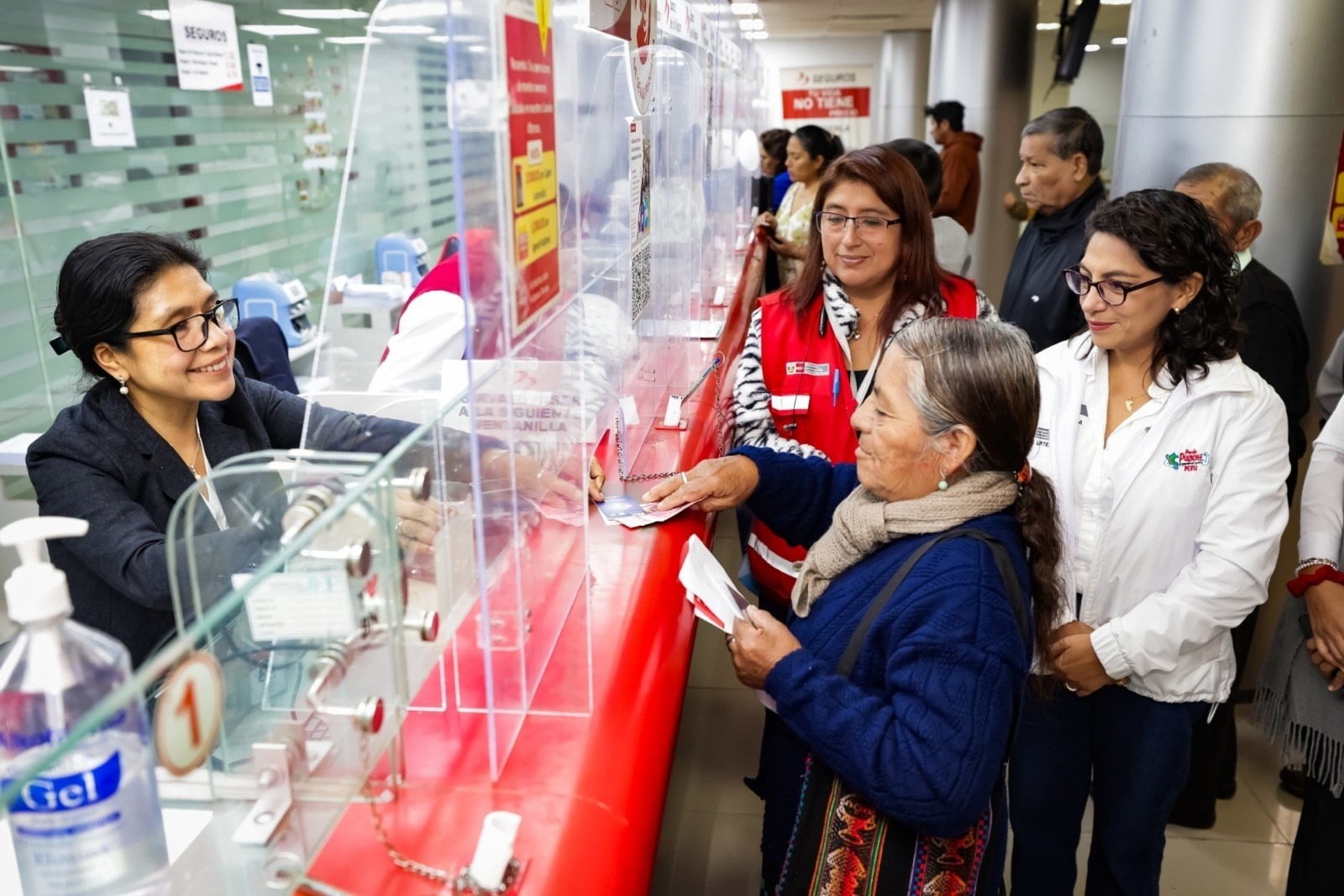 Ministra Leslie Urteaga: "Más de 1800 centenarios en el país recibirán pago de Pensión 65 en sus casas"