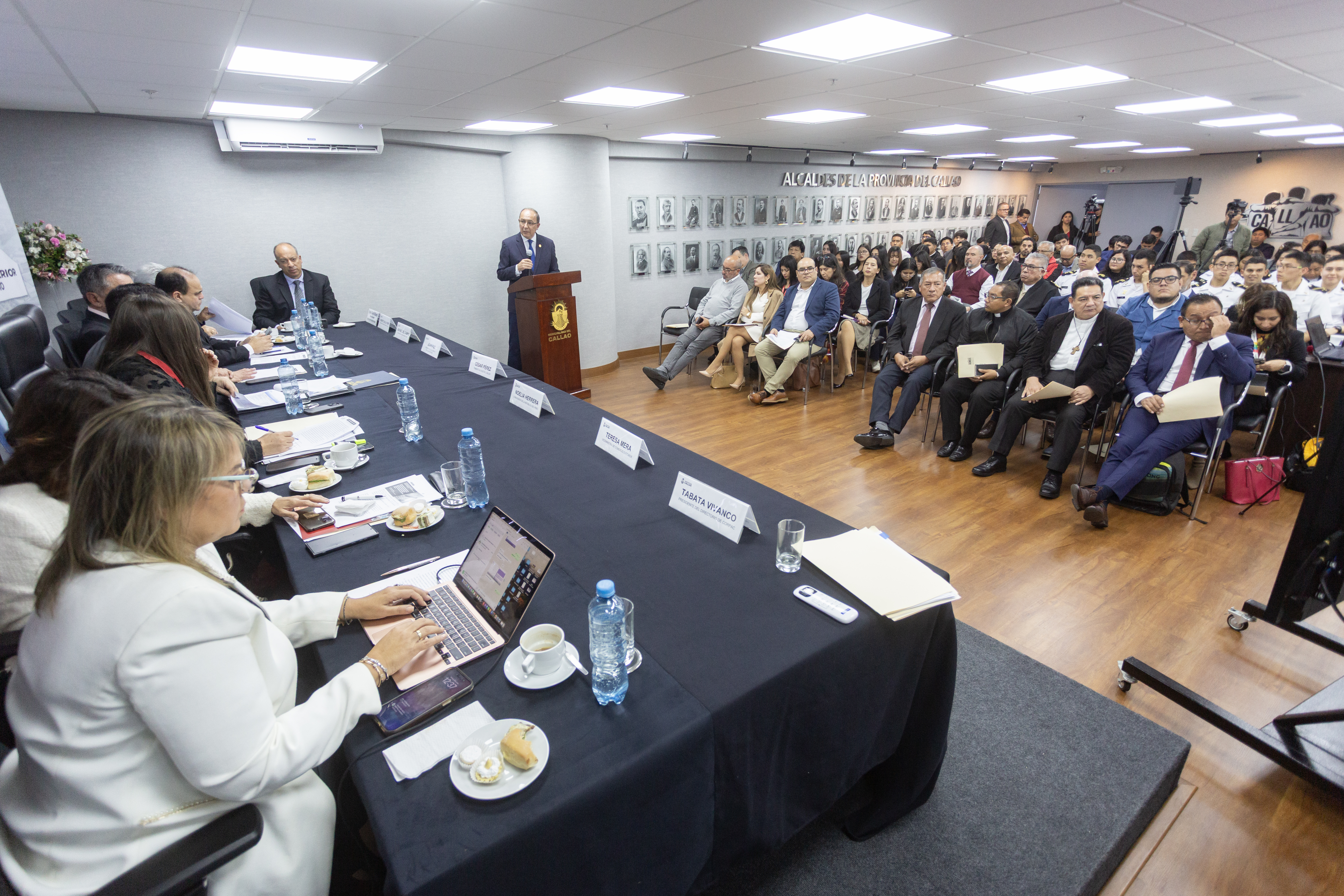 La sesión contó también con una mesa técnica especializada donde se discutieron temas fundamentales para el desarrollo de la infraestructura logística del país.