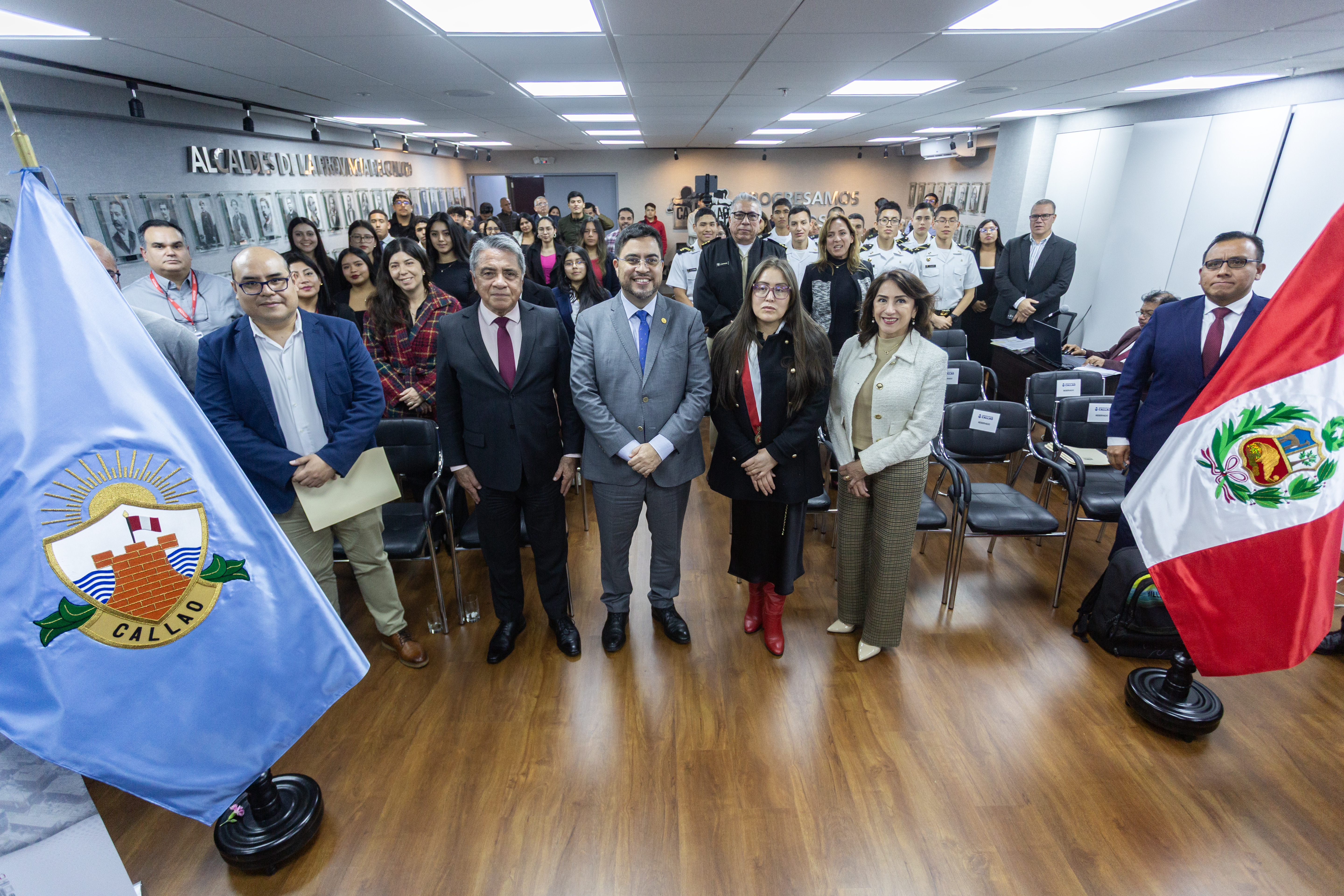 Participaron autoridades del sector como la viceministra de Comercio Exterior, Teresa Mera Gómez; representantes del directorio de CORPAC; el vicepresidente de la Asociación de Exportadores (ADEX); el presidente de la Autoridad Portuaria Nacional (APN) y el gerente general de la Cámara de Comercio e Industria de Arequipa.