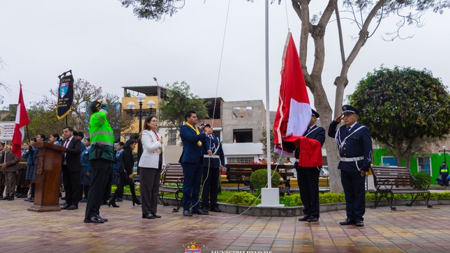 Izamiento Día de la Bandera Pachacámac