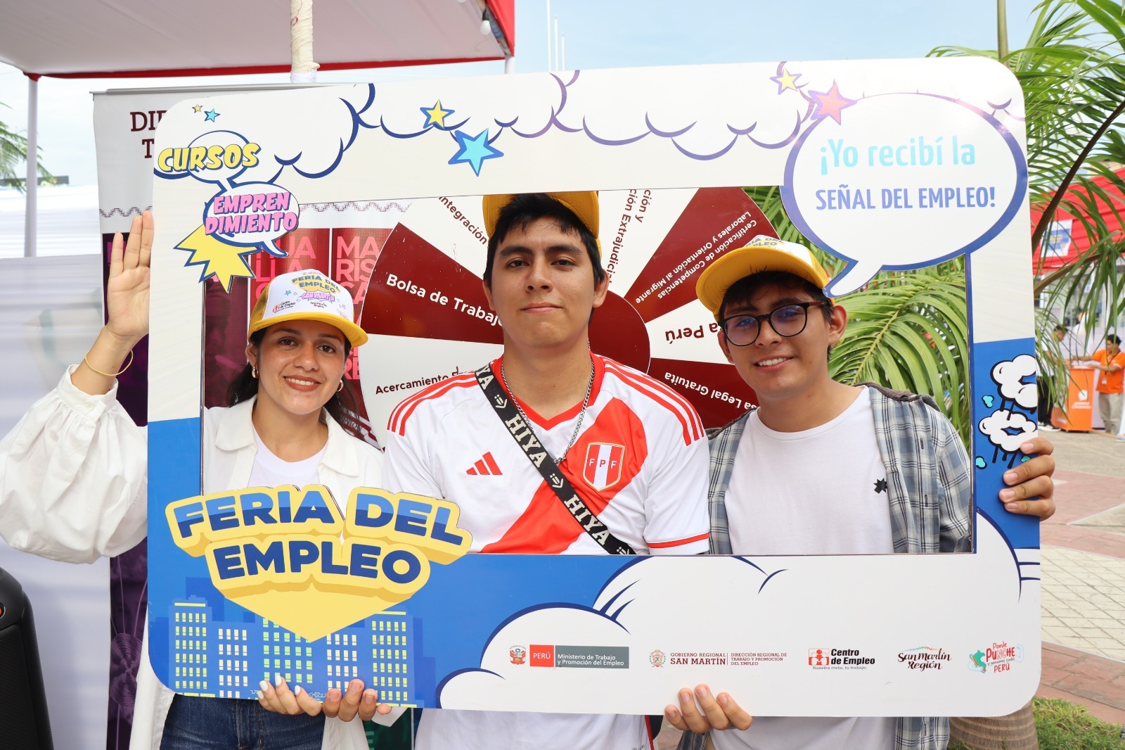 Participan de esta gran jornada empresas privadas y se otorgan más de mil vacantes laborales.
