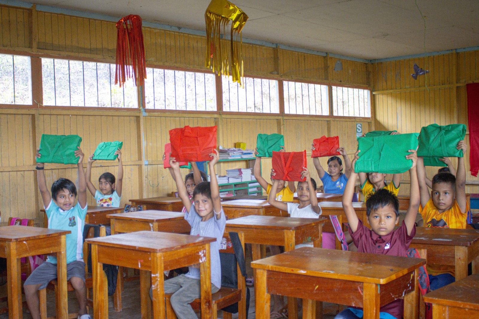 Entregamos kits escolares en Contamana y distritos de Ucayali.