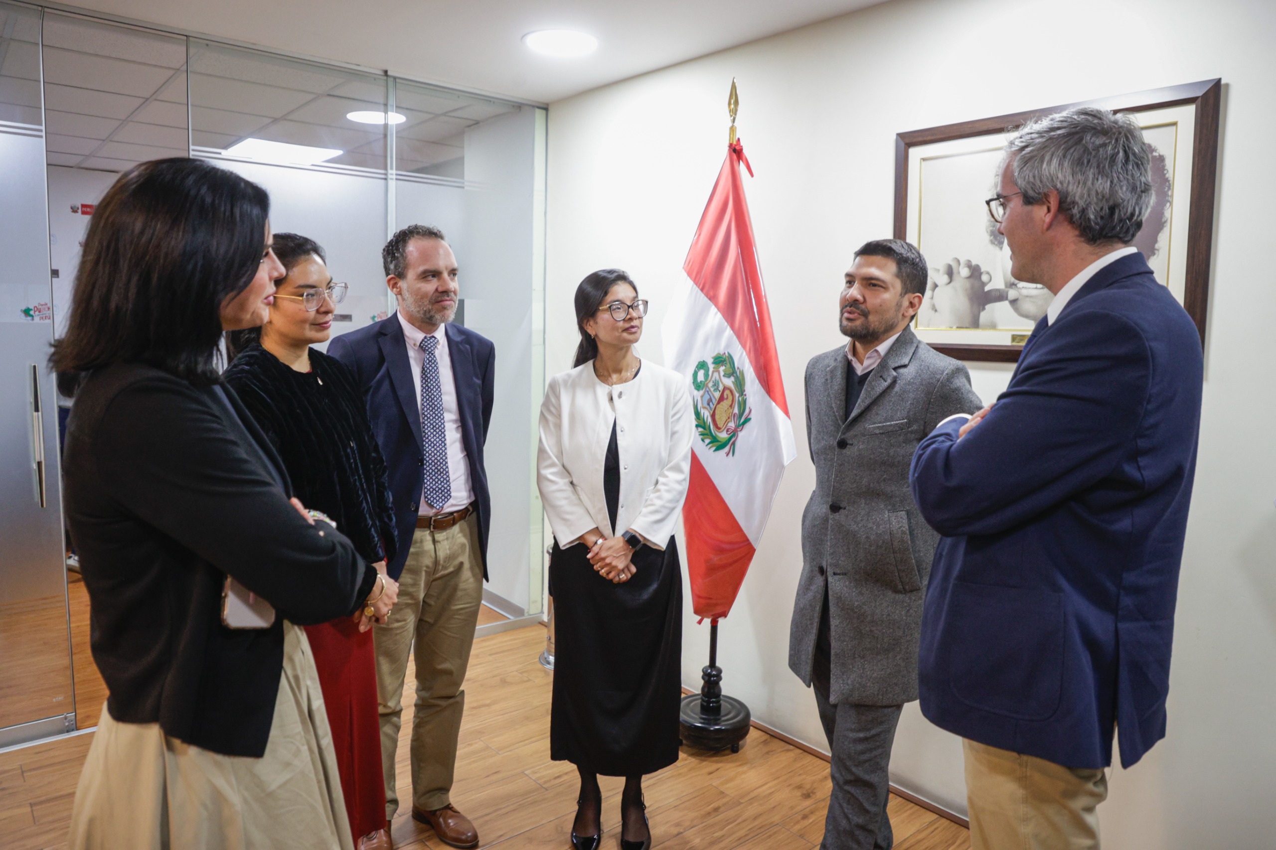 MIMP se reúne con congresista María Jauregui para promover Ley del Autismo