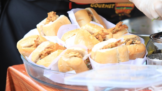Son tradición en Chorrillos. Panes con Pejerrey y Huevera 