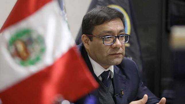 Consejero-Carlos-Zavaleta-Grandez-1
