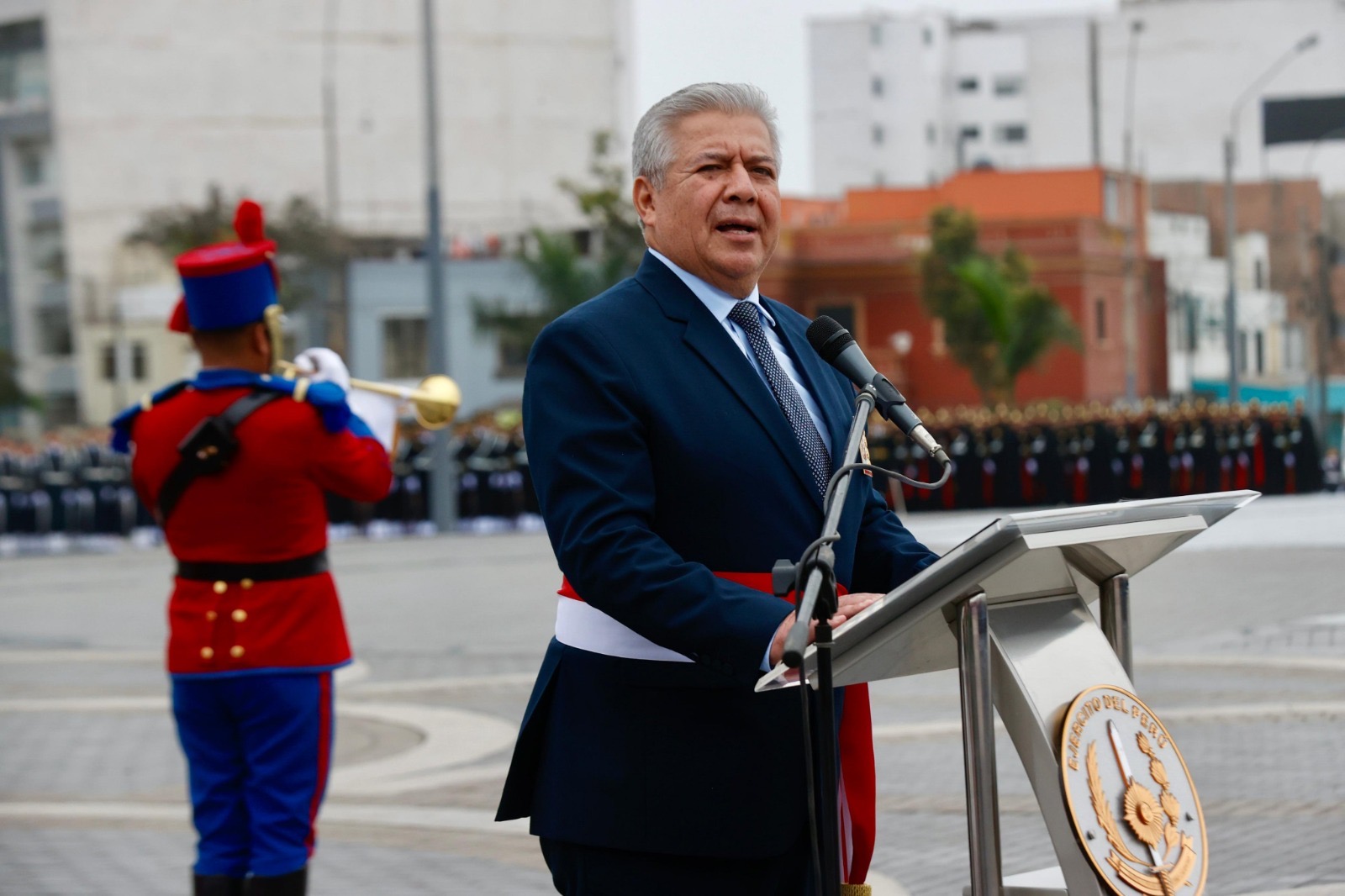 Durante la ceremonia por el 145.° aniversario de la Batalla de Arica y la renovación del juramento de fidelidad a la Bandera.