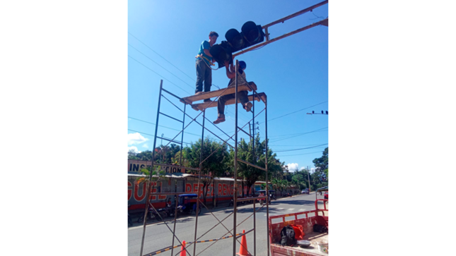 Mantenimiento preventivo y correctivo de semáforos en diferentes puntos de Tarapoto. 