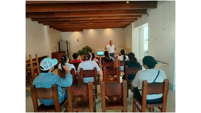 OMAPED inicia curso de lengua de seΓ±as a personal de pollerΓa "La Canga".
