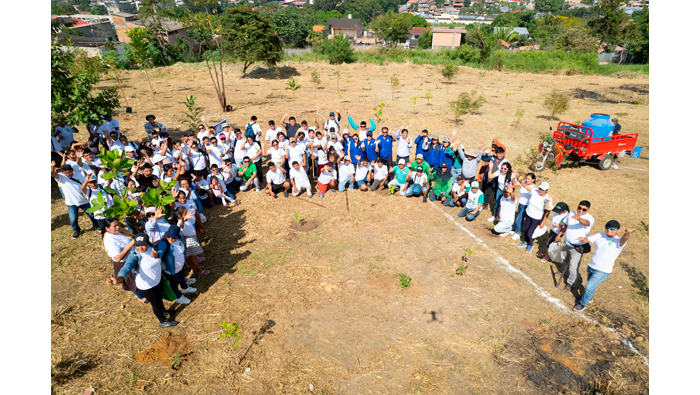 Gran Jornada de reforestaciรณn en el jardรญn botรกnico "Los Colibrรญes" por el Dรญa Mundial del Medio Ambiente.