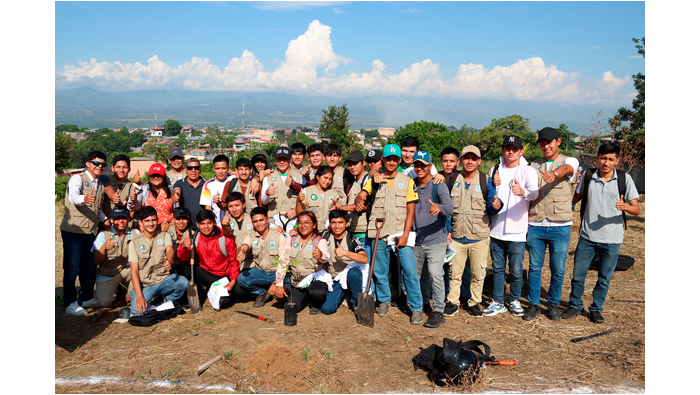 Gran Jornada de reforestaciรณn en el jardรญn botรกnico "Los Colibrรญes" por el Dรญa Mundial del Medio Ambiente.