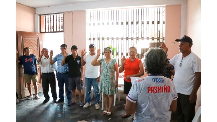 Juramentaciรณn del comitรฉ de Desarrollo Vecinal Urb. Bernabรฉ Guridi.