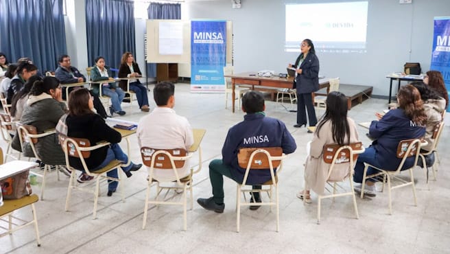 Minsa implementa programa “Familias fuertes: amor y límite” para prevenir conductas de riesgo en adolescentes