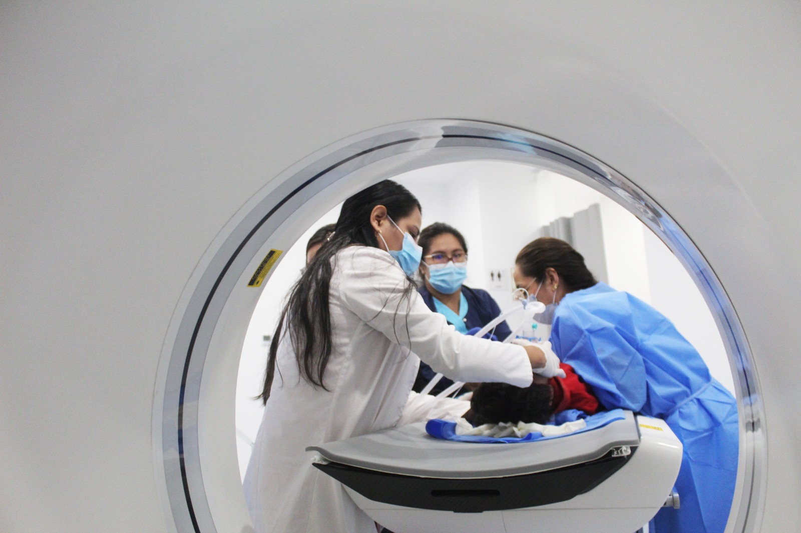 Hospital de Apoyo II-2 Sullana realiza tomografías pediátricas bajo anestesia para mejorar diagnósticos