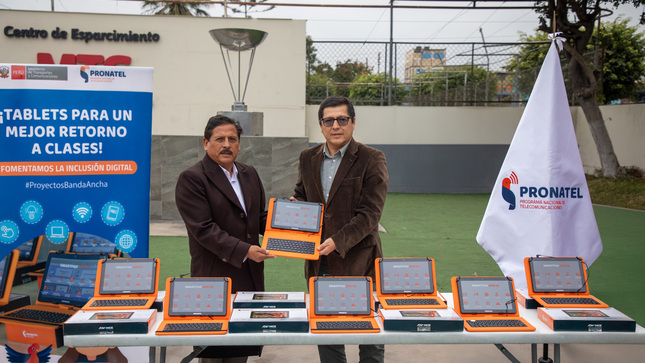 Archivo JPG de la entrega de tabletas al GORE Huancavelica