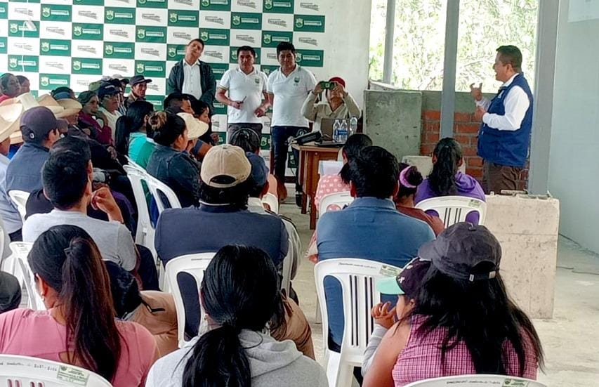 GORE entrega más de 100 carnés a trabajadores de construcción civil en Sondorillo para proteger sus derechos
