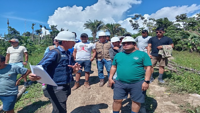 Archivo jpg de alcalde supervisando