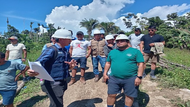 Archivo jpg de alcalde supervisando