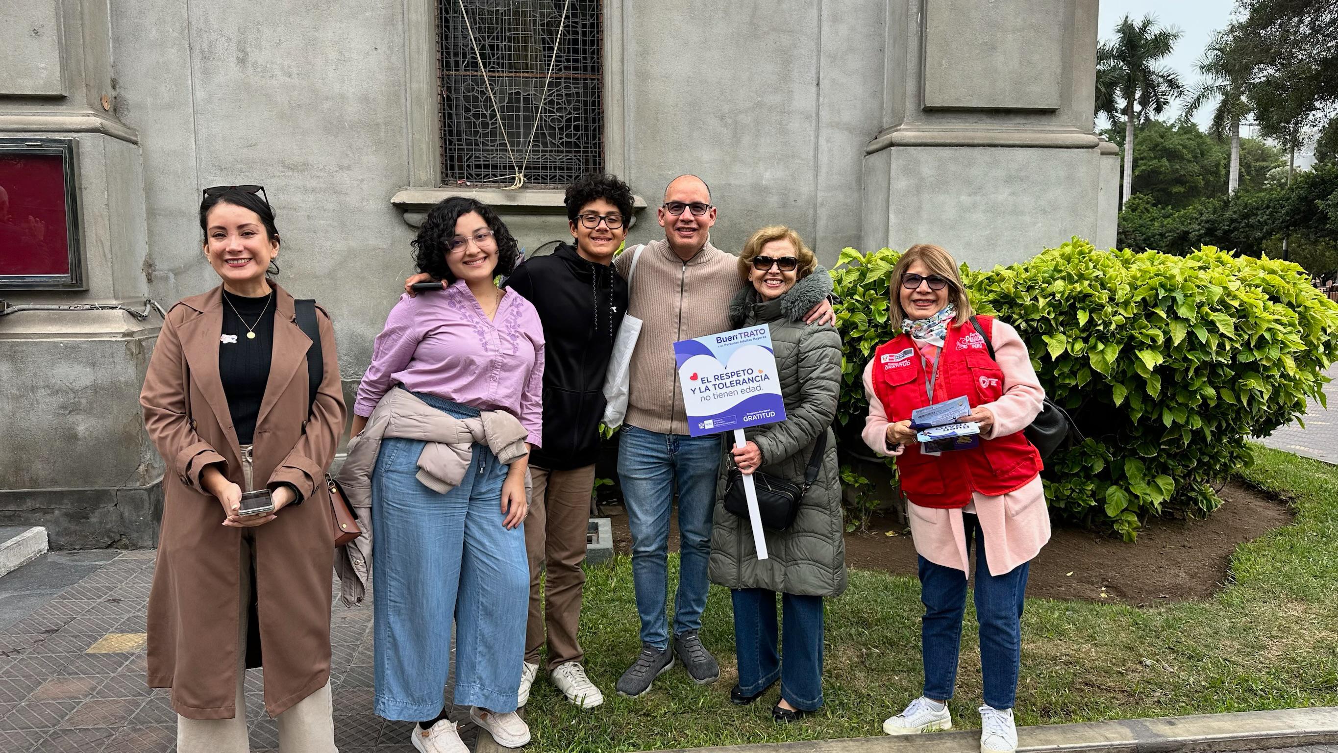 MIMP promueve el buen trato y gratitud a las personas adultas mayores con colorida activación en Miraflores