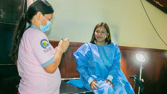 Mujeres huarmeyanas acuden a campaña preventiva contra el cáncer organizada por el hospital de apoyo de Huarmey