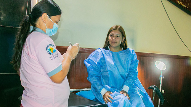 Mujeres huarmeyanas acuden a campaña preventiva contra el cáncer organizada por el hospital de apoyo de Huarmey