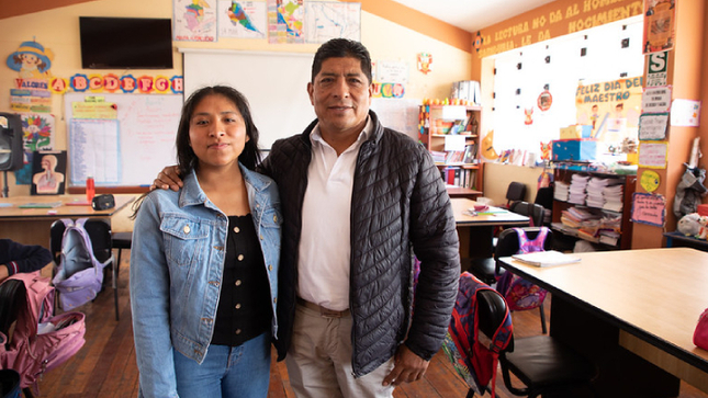 Becaria con su padre docente