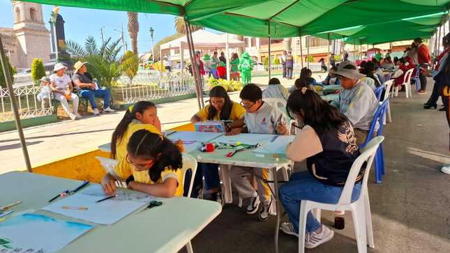  La Municipalidad de Paucarpata, realizó con éxito la Feria Ambiental "Colores de la Vida", un evento lleno de conciencia ecológica por el “Día Mundial del Medio Ambiente”, en la cual participaron estudiantes, vecinos y población en general.
Esta Feria Ambiental se realizó con el claro objetivo de fomentar la cultura del cuidado del Medio Ambiente a través de actividades lúdicas. Esta actividad es una clara muestra del compromiso de la actual gestión con la protección de nuestro entorno y la promoción de prácticas sostenibles.
#Paucarpata #MedioAmbiente #Concienciaambiental #MunicipalidadDePaucarpata #gestion20232026