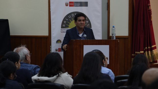 Violencia estructural agrava desigualdad y golpea salud mental, alerta Mag. José Cabrera en Jornadas INSM 2025
