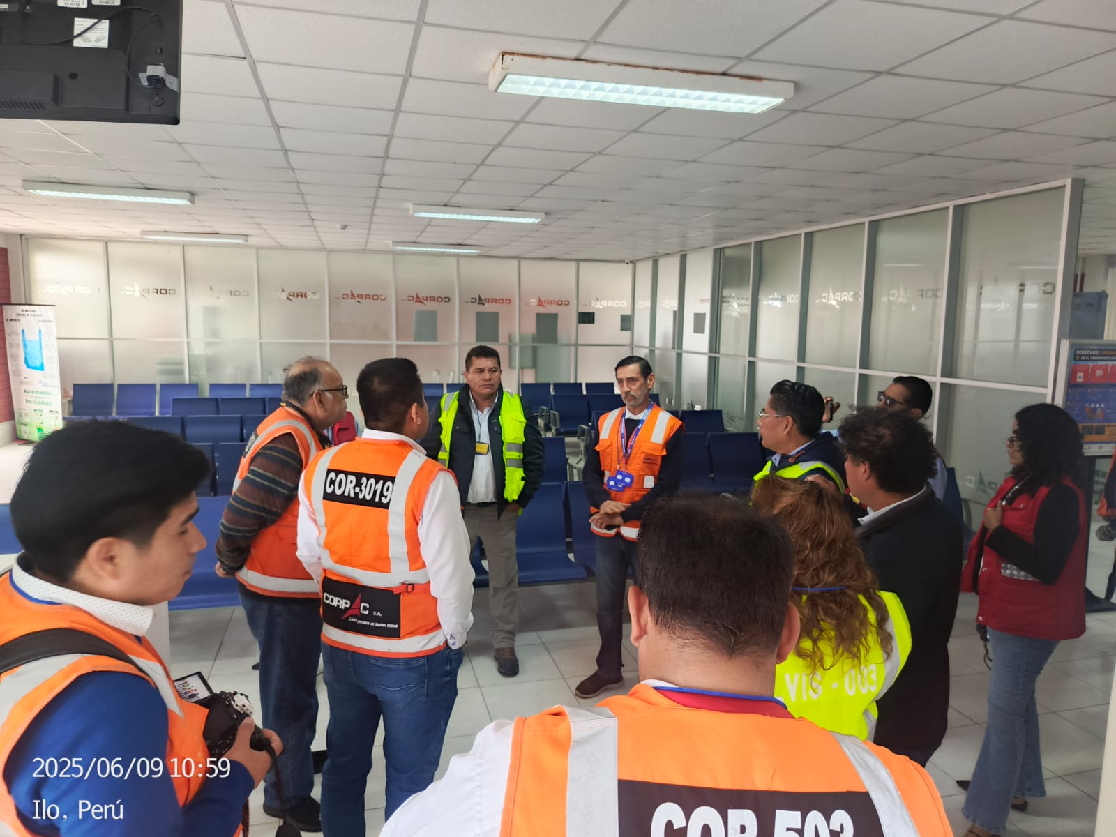 Congresista y autoridades verifican que el Aeropuerto de Ilo está abierto para vuelos comerciales