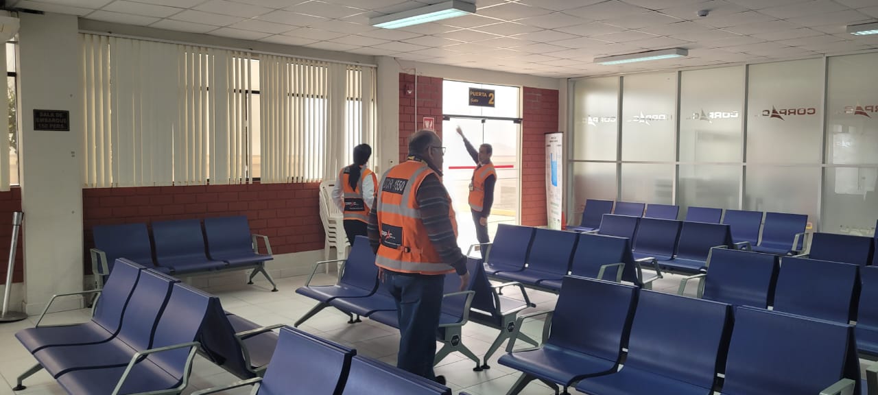 Congresista y autoridades verifican que el Aeropuerto de Ilo está abierto para vuelos comerciales