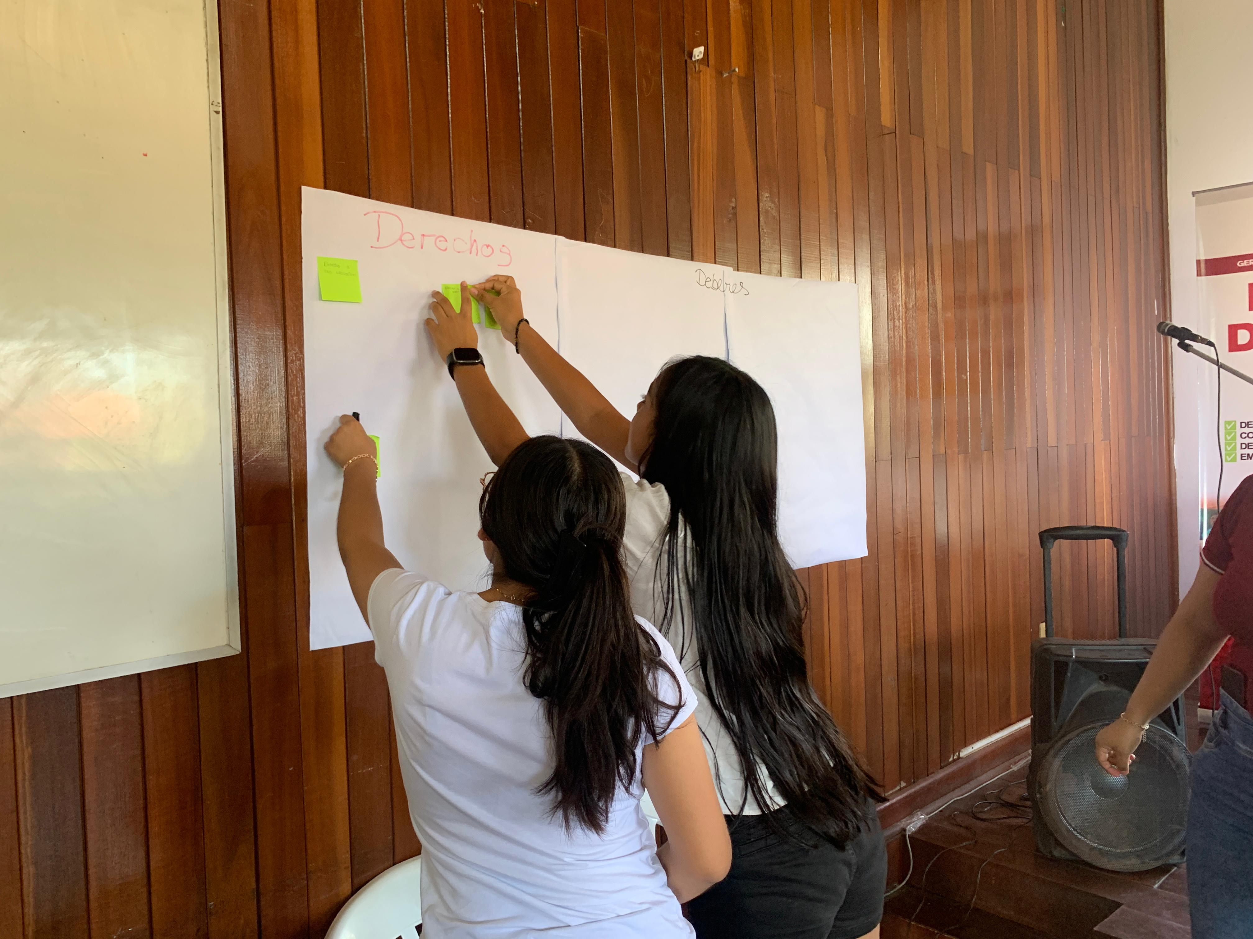 Futuros líderes conocen sus derechos laborales.