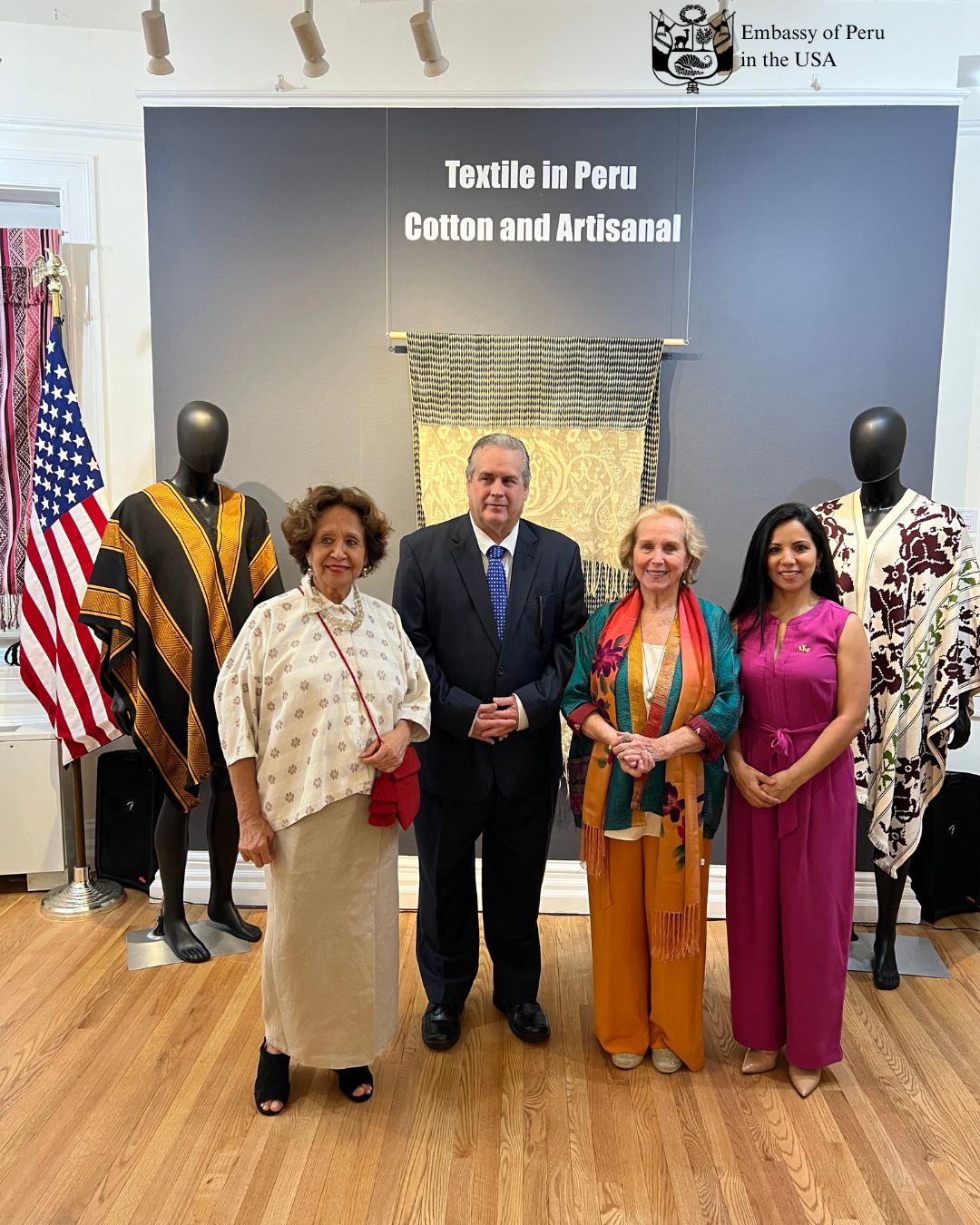 se inauguró la exhibición "Algodón y Textiles Artesanales del Perú"