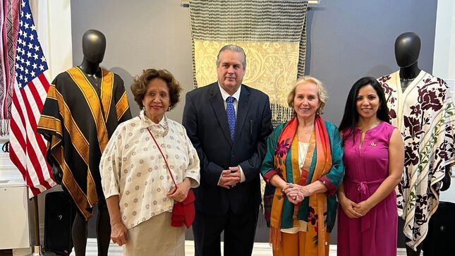  se inauguró la exhibición "Algodón y Textiles Artesanales del Perú"
