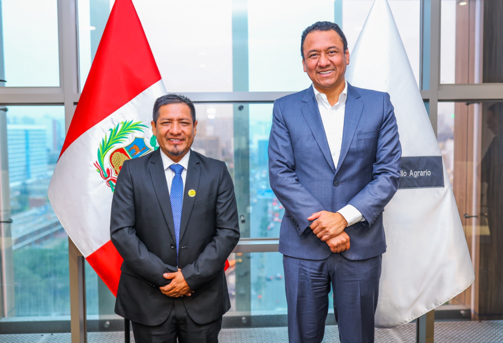 Gobernador de Loreto y ministro del Midagri coordinan medidas para proteger zonas vulnerables de la Amazonía.